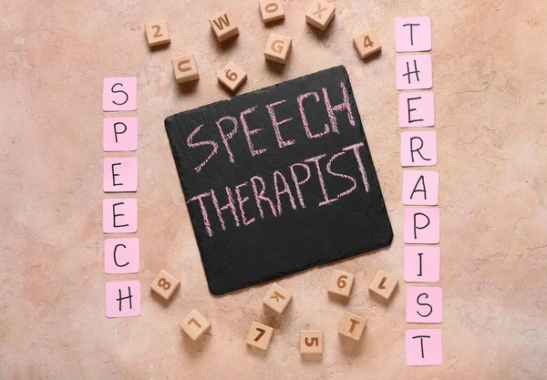 Board Text Speech Therapist Cubes Grunge Background — Stock Photo, Image
