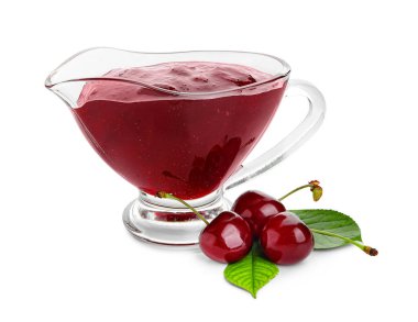 Beyaz arka planda lezzetli vişne reçeli sandalı