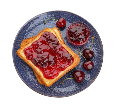 Beyaz arka planda vişne reçelli tost ve tost