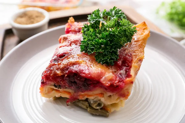 Bord Met Lekkere Plantaardige Lasagne Tafel Close — Stockfoto