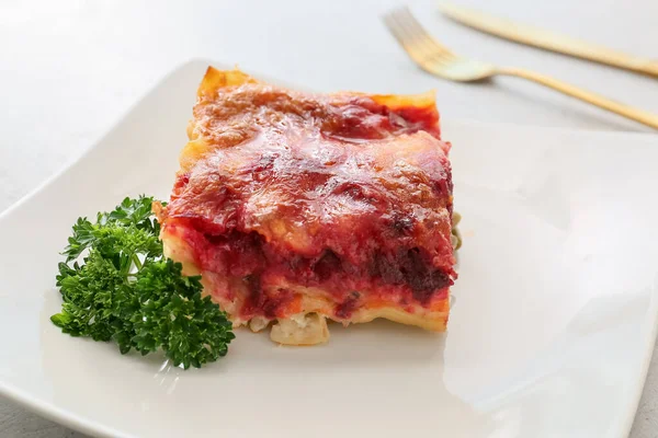 Tallrik Med Välsmakande Vegetabilisk Lasagne Bordet Närbild — Stockfoto