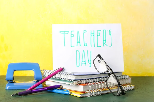 Papír Textem Teacher Day Brýle Papírnictví Stole — Stock fotografie