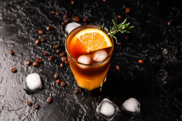 Ποτήρι Νόστιμου Καφέ Χυμό Πορτοκάλι Σκούρο Φόντο — Φωτογραφία Αρχείου