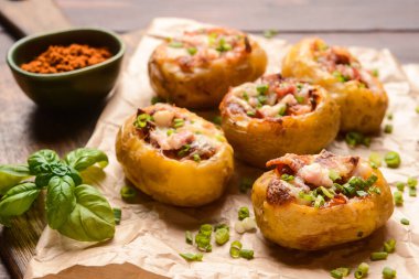 Lezzetli fırında patates.