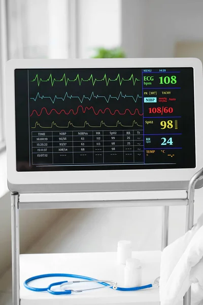 Heart Rate Monitor Table Clinic — Stock Photo, Image