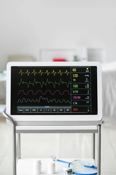 Heart Rate Monitor Table Clinic — Stock Photo, Image