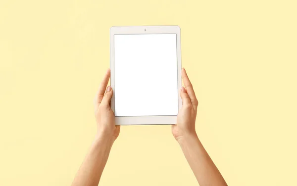 Woman Tablet Computer Color Background — Stock Photo, Image