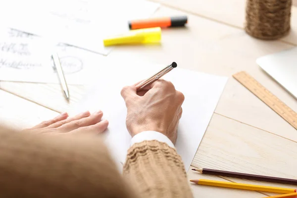 Junger Männlicher Kalligraph Büro Nahaufnahme — Stockfoto