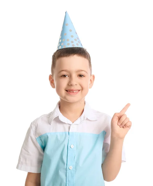 Menino Chapéu Festa Apontando Para Algo Fundo Branco — Fotografia de Stock