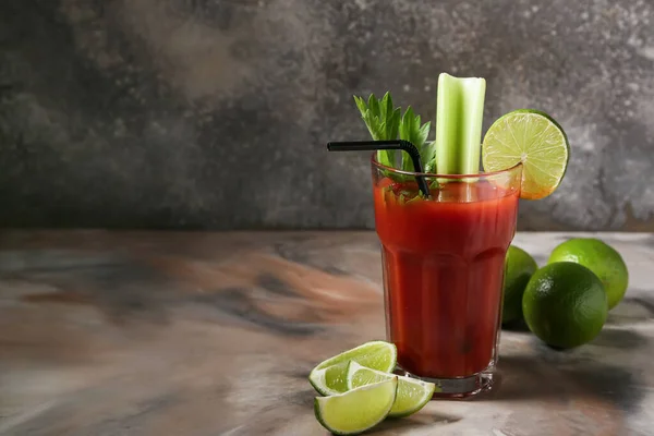 Vaso Cóctel María Sangrienta Limas Sobre Fondo Grunge —  Fotos de Stock