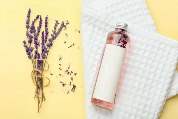 Bottle Lavender Essential Oil Towel Flowers Color Background — Stock Photo, Image