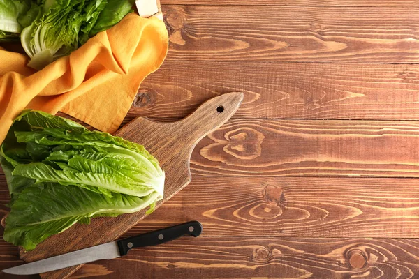 Board Fresh Romaine Lettuce Wooden Background — Stock Photo, Image