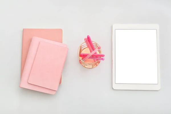 Tablet Computer Notebooks Pens Light Background — Stock Photo, Image