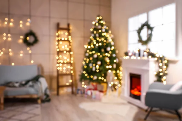 Interior Del Salón Decorado Para Navidad Con Chimenea —  Fotos de Stock