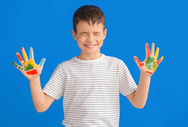 Niño Con Las Manos Pintadas Sobre Fondo Color — Foto de Stock
