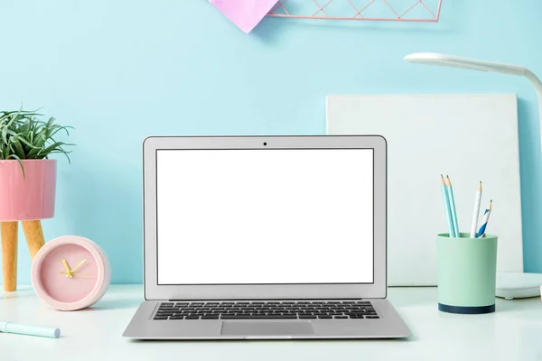 Comfortable Workplace Laptop Table Color Wall — Stock Photo, Image