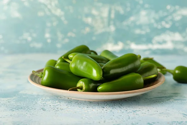 Plate Green Jalapeno Peppers Color Background Closeup — Stock Photo, Image