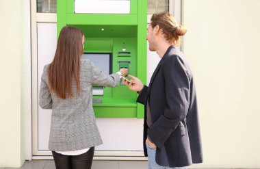 Atm para çekme Çift
