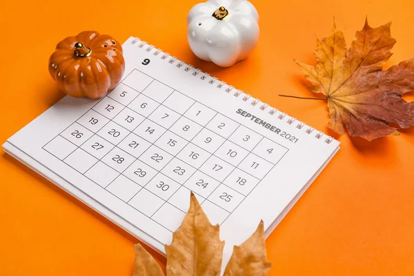Calendar Autumn Leaves Pumpkins Color Background Closeup — Stock Photo, Image