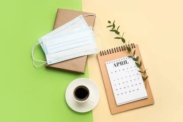 Calendario Con Taza Café Cuaderno Máscaras Médicas Sobre Fondo Color —  Fotos de Stock