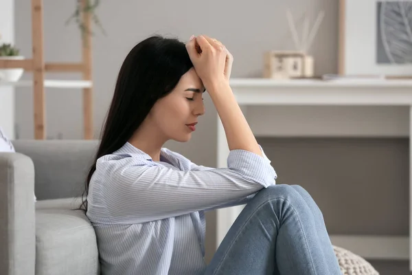 Mujer Joven Deprimida Casa —  Fotos de Stock