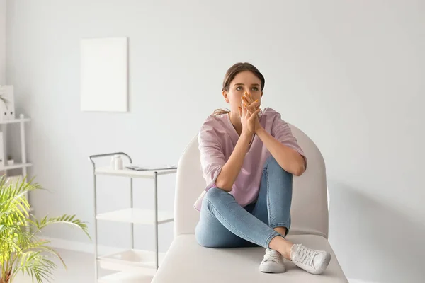 Depressed Young Woman Clinic — Stock Photo, Image