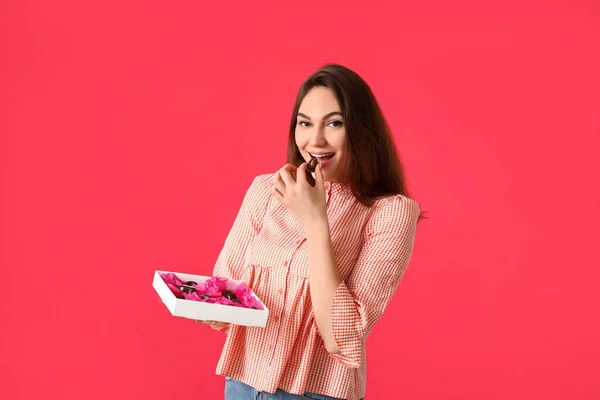 Beautiful Young Woman Box Chocolate Candies Color Background — Stock Photo, Image