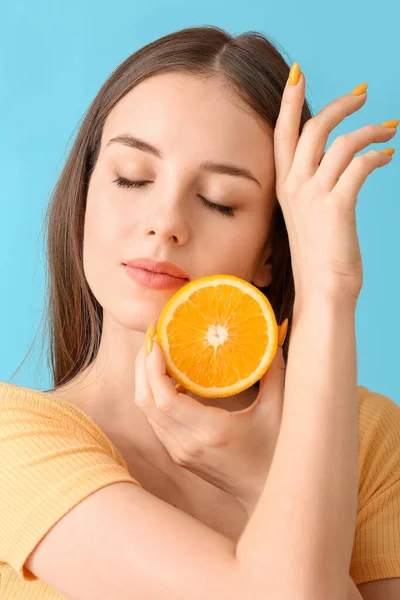 Beautiful Young Woman Juicy Orange Color Background — Stock Photo, Image