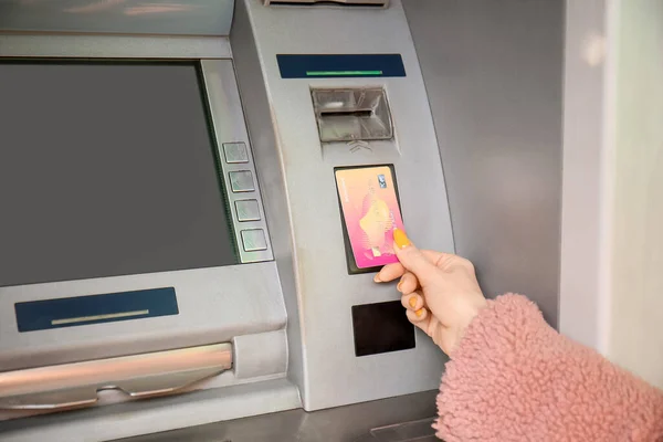 Young Woman Using Atm Closeup — Stock Photo, Image