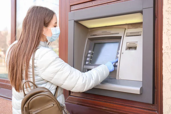Woman Withdrawing Money Atm — Stock Photo, Image