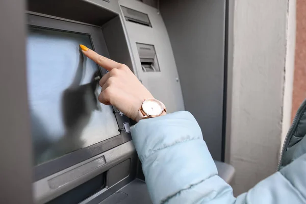 Woman Withdrawing Money Atm Closeup — Stock Photo, Image