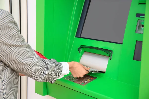 Woman Withdrawing Money Atm — Stock Photo, Image