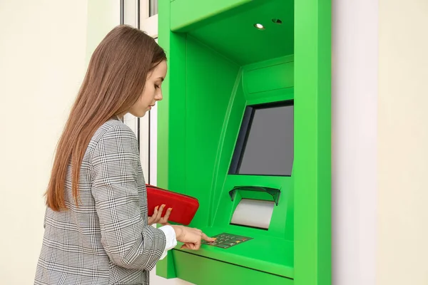 Woman Withdrawing Money Atm — Stock Photo, Image