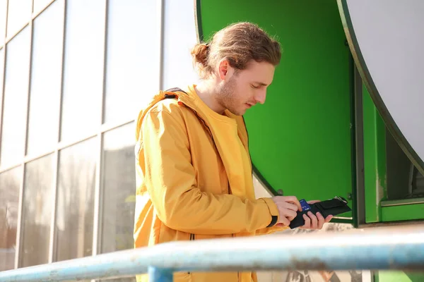 Man Withdrawing Money Atm — Stock Photo, Image