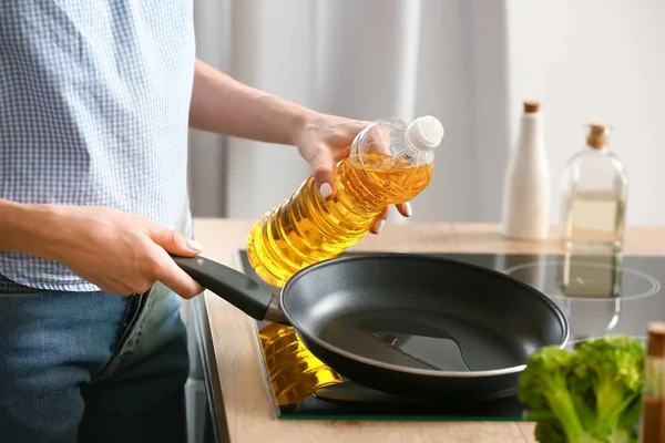 Young Woman Pouring Oil Frying Pan Kitchen — Stock Photo, Image
