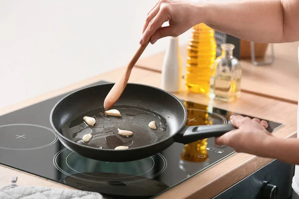 Mature Woman Frying Garlic Kitchen — Stock Photo, Image