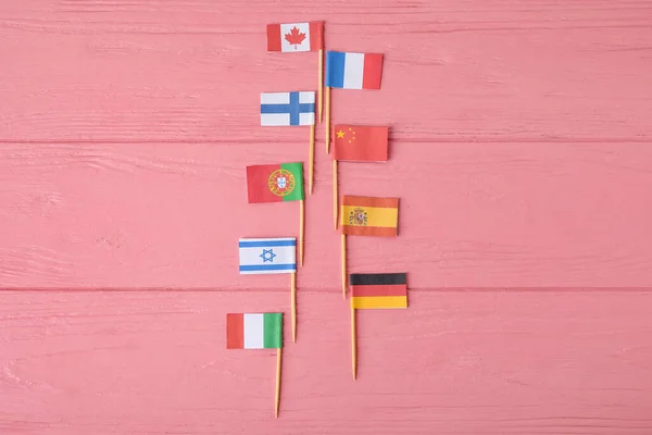 Флаги Разных Стран Цветном Деревянном Фоне — стоковое фото