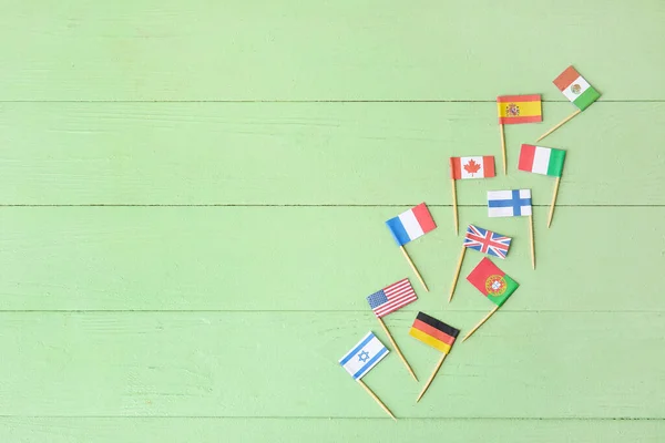 Flaggen Verschiedener Länder Auf Farbigem Holzhintergrund — Stockfoto
