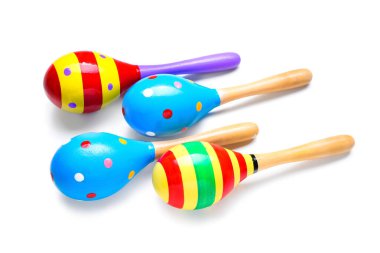 Beyaz arkaplanda Meksika marakaları