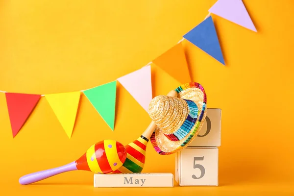 Mexican Maracas Calendar Date May Cinco Mayo Sombrero Color Background — Stock Photo, Image