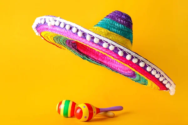 Maracas Mexicanas Sombrero Sobre Fundo Cor — Fotografia de Stock