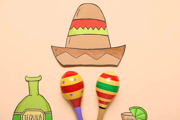 Mexikanska Maracas Papper Sombrero Och Tequila Färg Bakgrund — Stockfoto