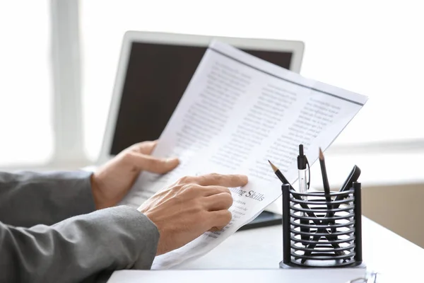 Young Businessman Reading Newspaper Office Closeup — Stock Photo, Image