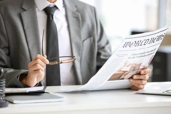 Young Businessman Eyeglasses Reading Newspaper Office — Stock Photo, Image