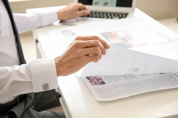 Young Businessman Reading Newspaper Office Closeup — Stock Photo, Image