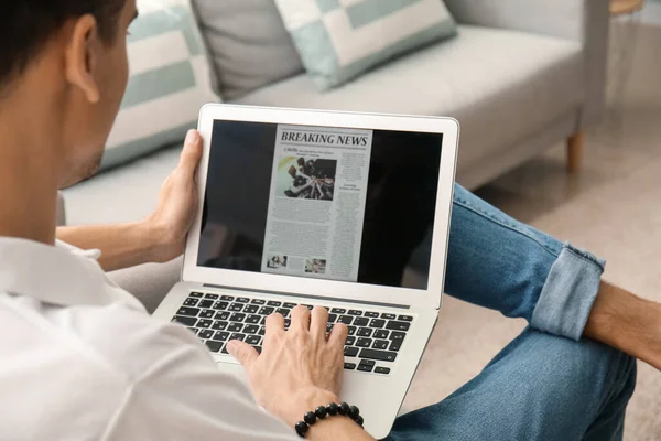 Young Man Reading Newspaper Online Home — Stock Photo, Image