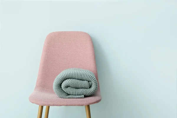 Chair Knitted Plaid Color Wall — Stock Photo, Image