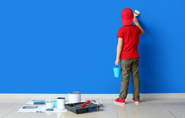 Menino Pintando Parede Quarto — Fotografia de Stock