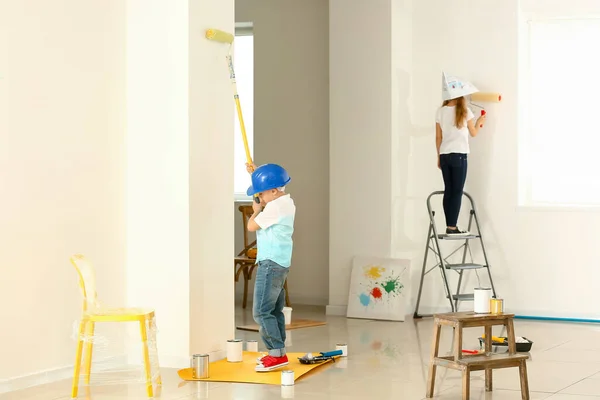 Little Children Painting Wall Room — Stock Photo, Image