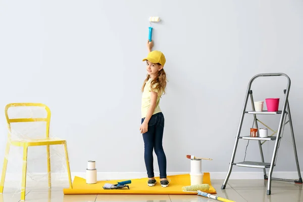 Little Girl Painting Wall Room — Stock Photo, Image